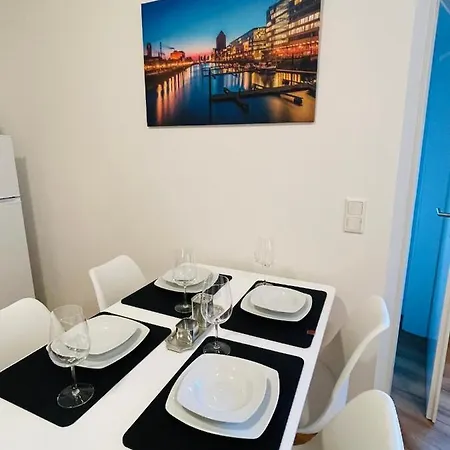 Apartment Schoenes - Netflix-nespresso *